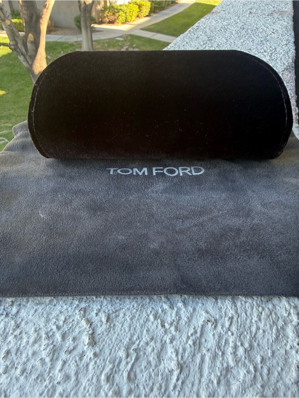 Tom Ford gray Suede faux Dust Bag with large black sunglasses case - Picture 6 of 6